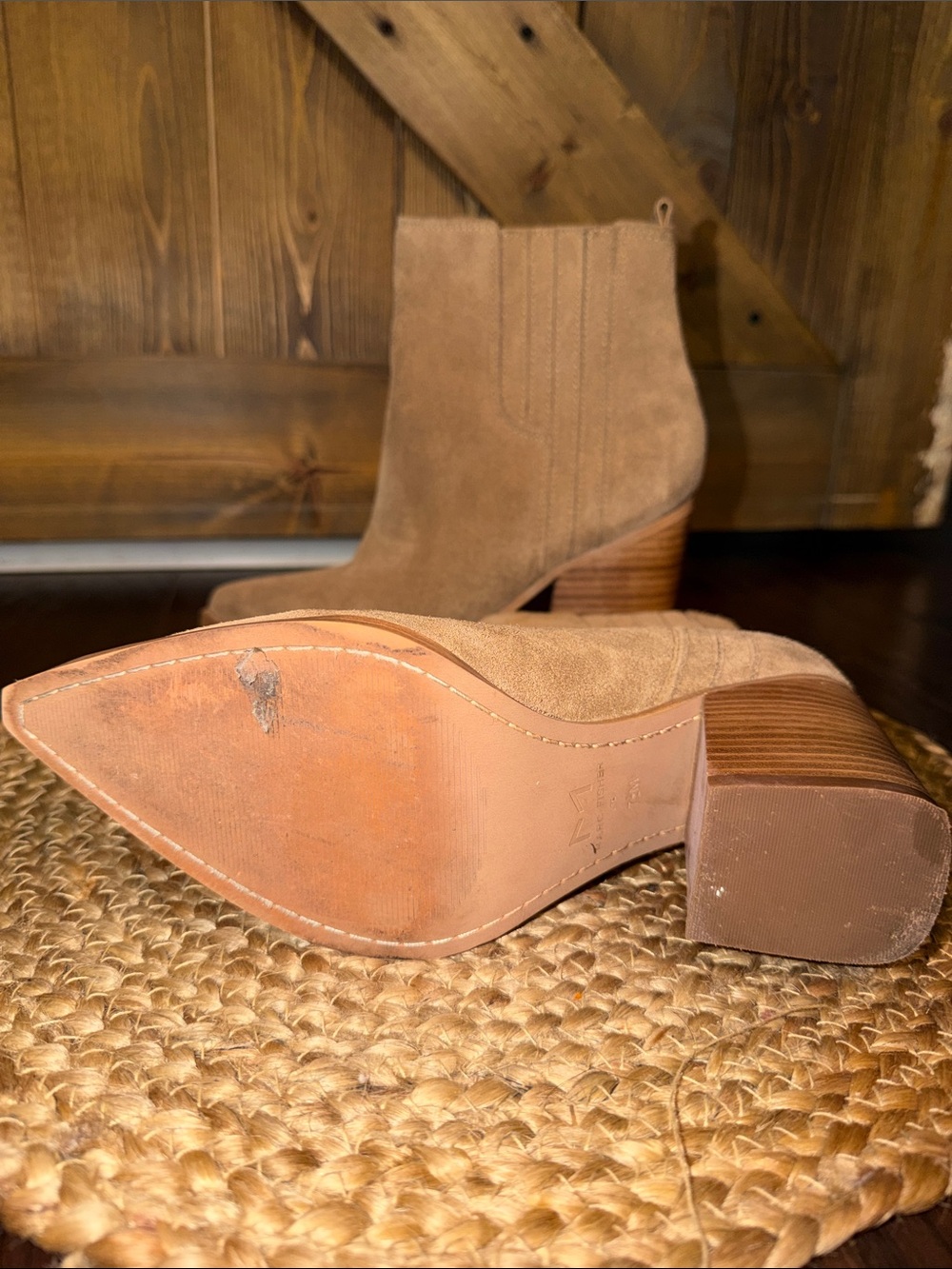Marc Fisher Oshay Pointed-Toe Suede Ankle Boots tan color size 7.5 - Picture 6 of 6